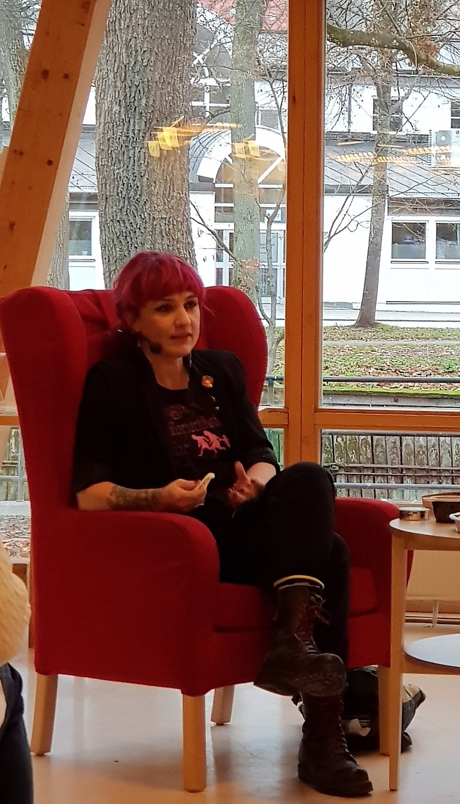 Anna Jörgensdotter i ett samtal med Mats O Karlsson om sitt författarskap, speciellt hennes senaste bok